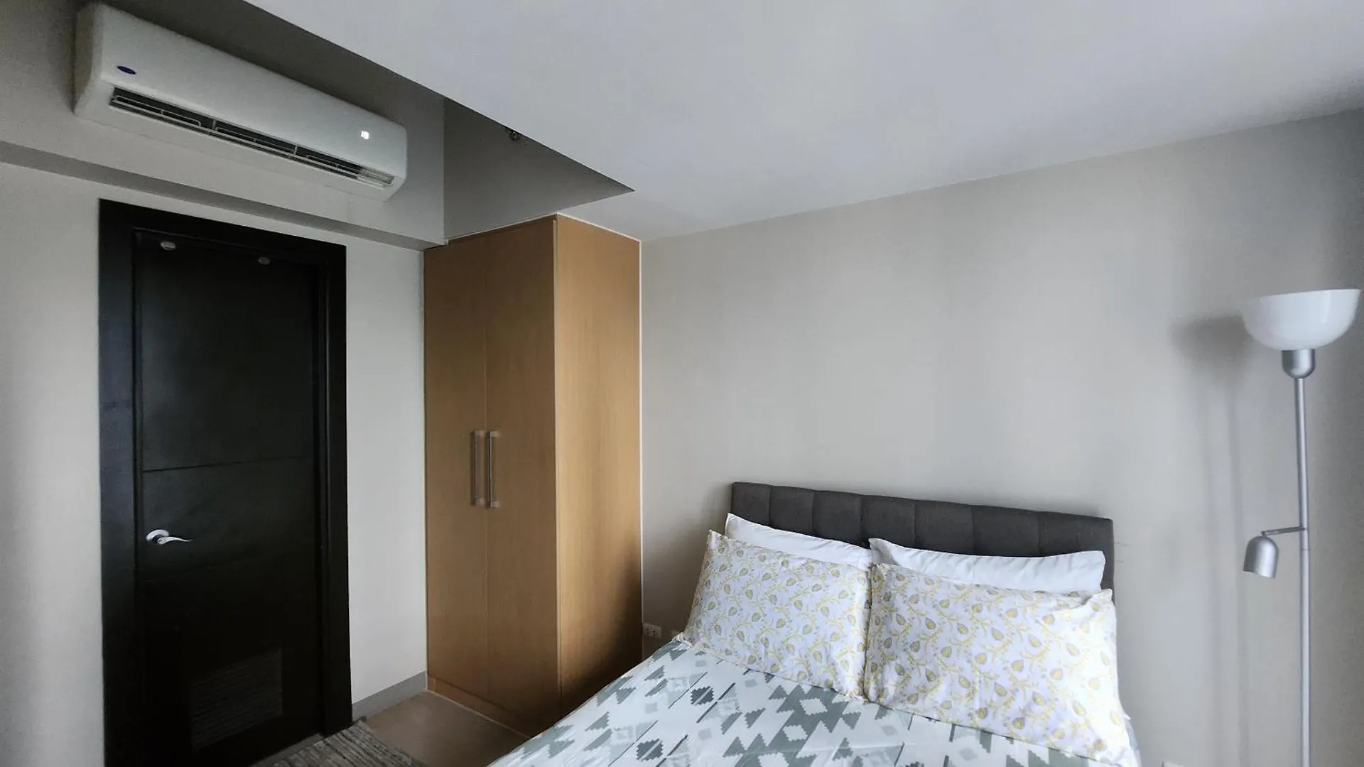 Bgc Uptown Mall Suite Manila Philippines
